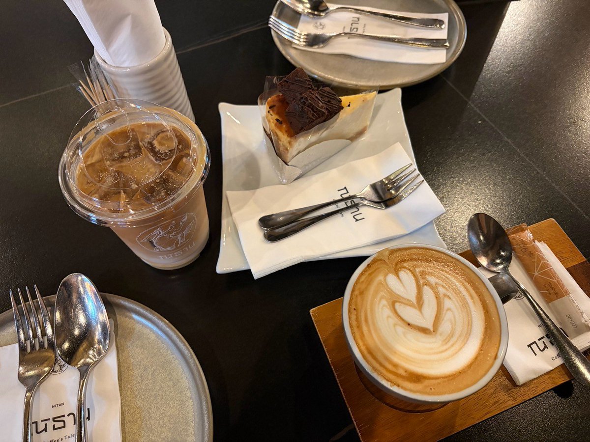 HitoriYuchi's tweet photo. タイガーパークまで来たので二ターン コーヒーまで足を伸ばしました。店内はお洒落でコーヒーやケーキも美味しかったけど〜家族連れ（しかも３世代っぽい団体）や地元のオバサマ集団で賑わってファミレスみたいな雰囲気でした。
https://t.co/MLpbgcyP9q
#タイ
#パタヤ
#カフェ https://t.co/SBgpr8MZxm