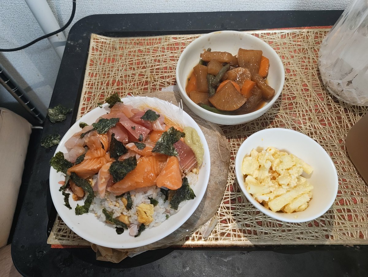 goimom's tweet photo. 久々に
ちらし寿司 煮物 マカロニサラダ
#わなテロ https://t.co/qDbEMQLgJi