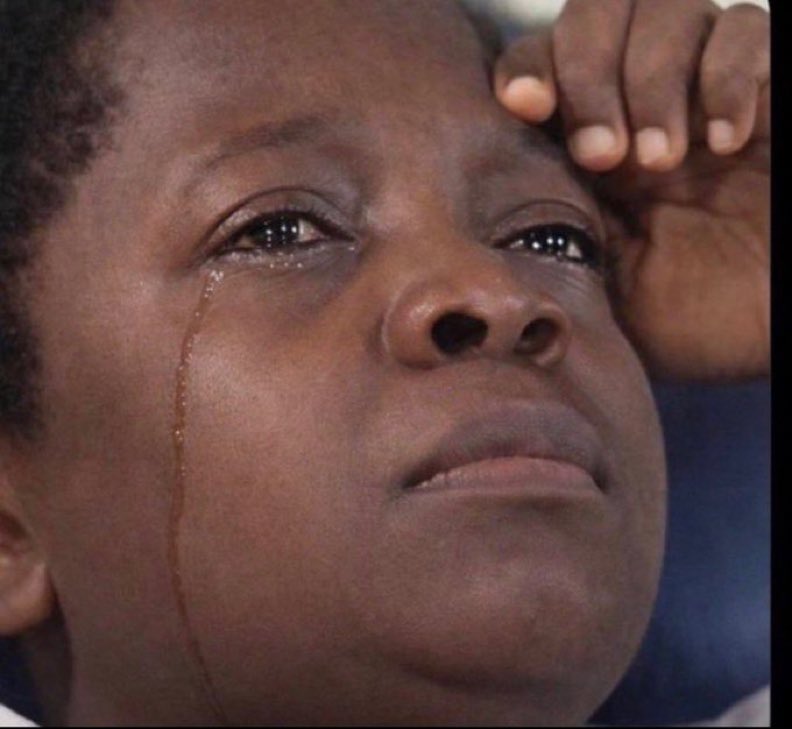 theAkoredeboy's tweet photo. I just give my sister belle and our parents must not know and she know wan comot am make she no go die wetin I go do.🙆‍♀️ 😭 https://t.co/B3KtLxAKqt