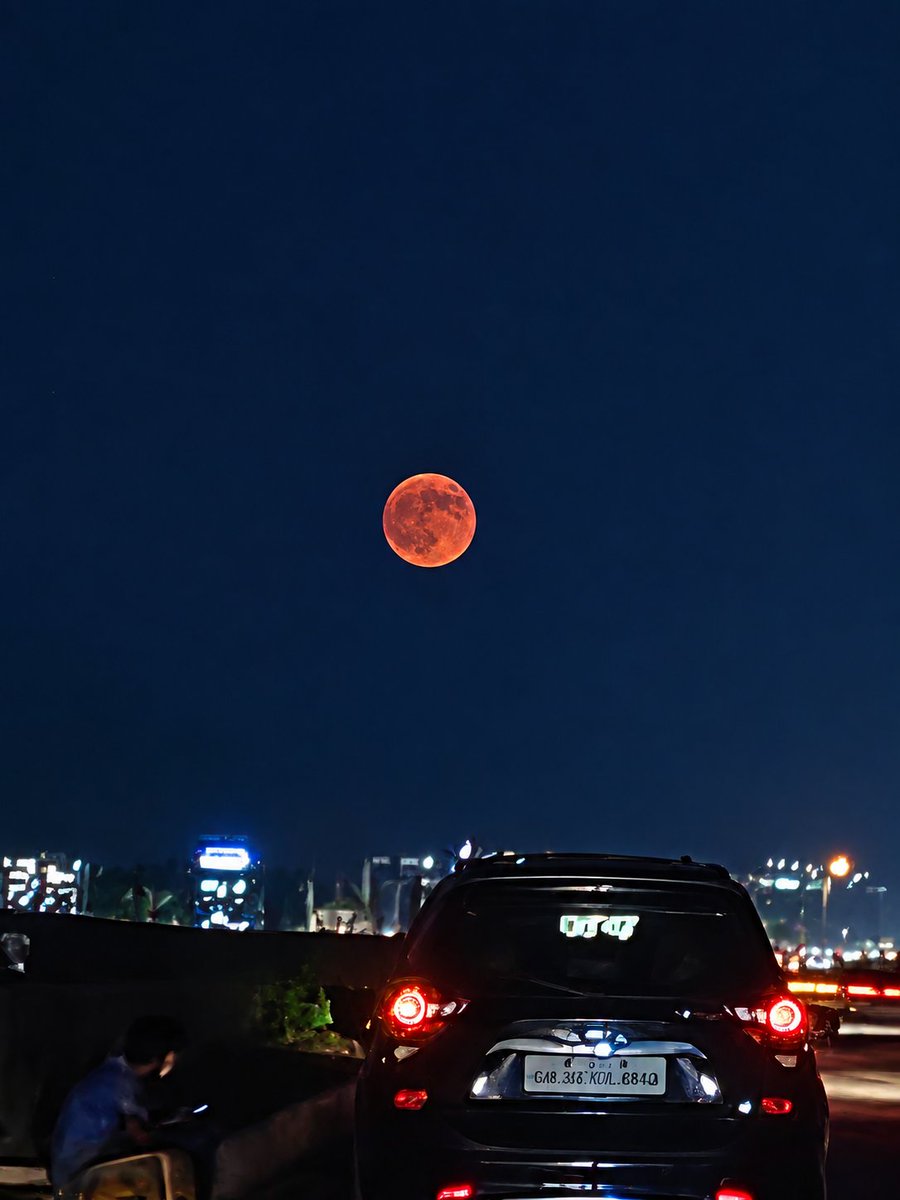 bvnbhargava's tweet photo. Red moon??
It was mesmerizing to see the moon today..
No camera can match human eye still, this was the best I could manage
#redmoon #nature https://t.co/GfRM06daeW