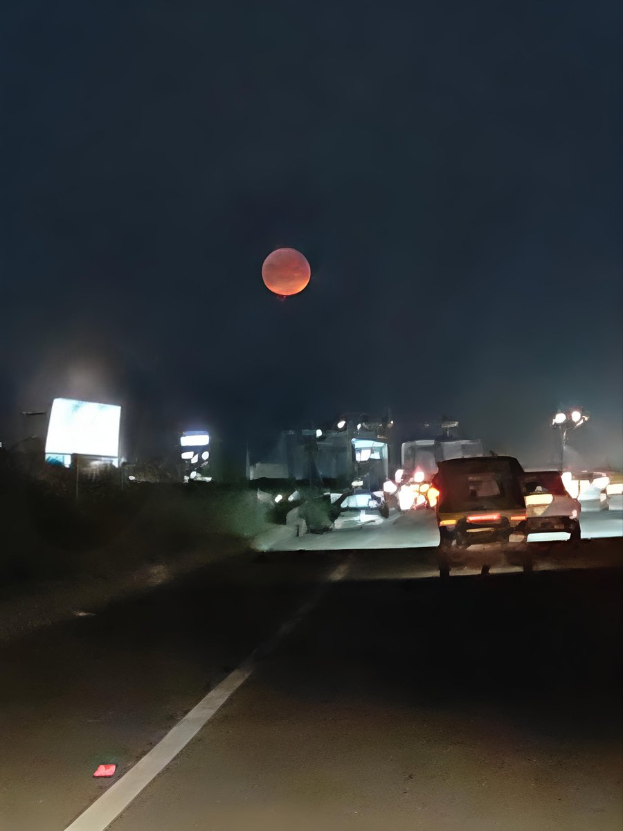 bvnbhargava's tweet photo. Red moon??
It was mesmerizing to see the moon today..
No camera can match human eye still, this was the best I could manage
#redmoon #nature https://t.co/GfRM06daeW