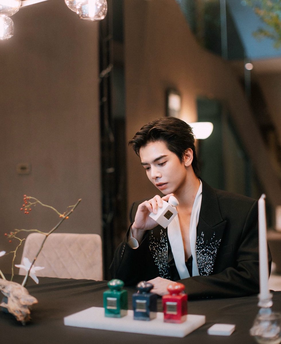 BTSweSeven's tweet photo. Armani + Babe = I’m obsessed 😭🖤

#babiibabe 
#ARMANIPRIVExBABE
#LuminousSanctuary #ArmaniFragrance #BangkokBoulevardSignature #TheNewSC
#Armani https://t.co/Wap9Prc4yu