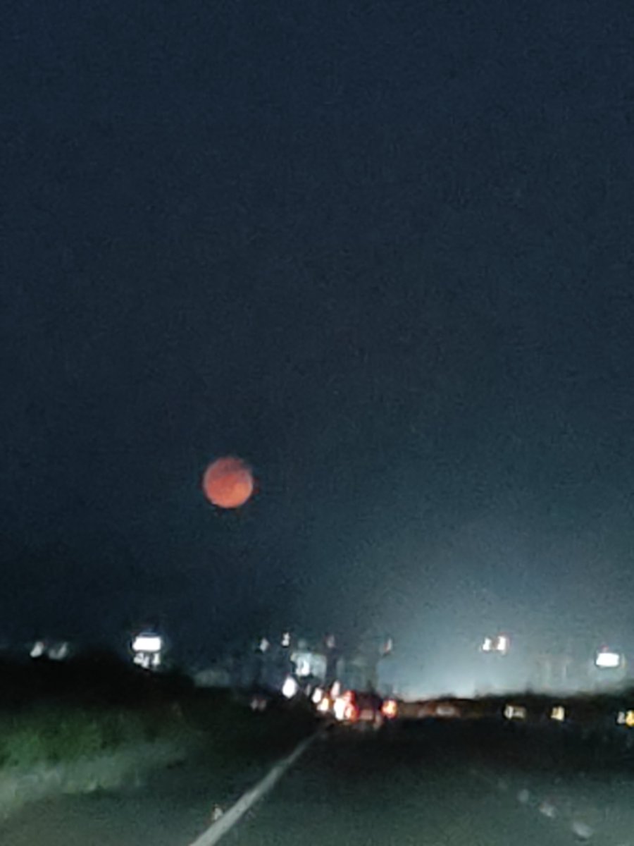 bvnbhargava's tweet photo. Red moon??
It was mesmerizing to see the moon today..
No camera can match human eye still, this was the best I could manage
#redmoon #nature https://t.co/GfRM06daeW