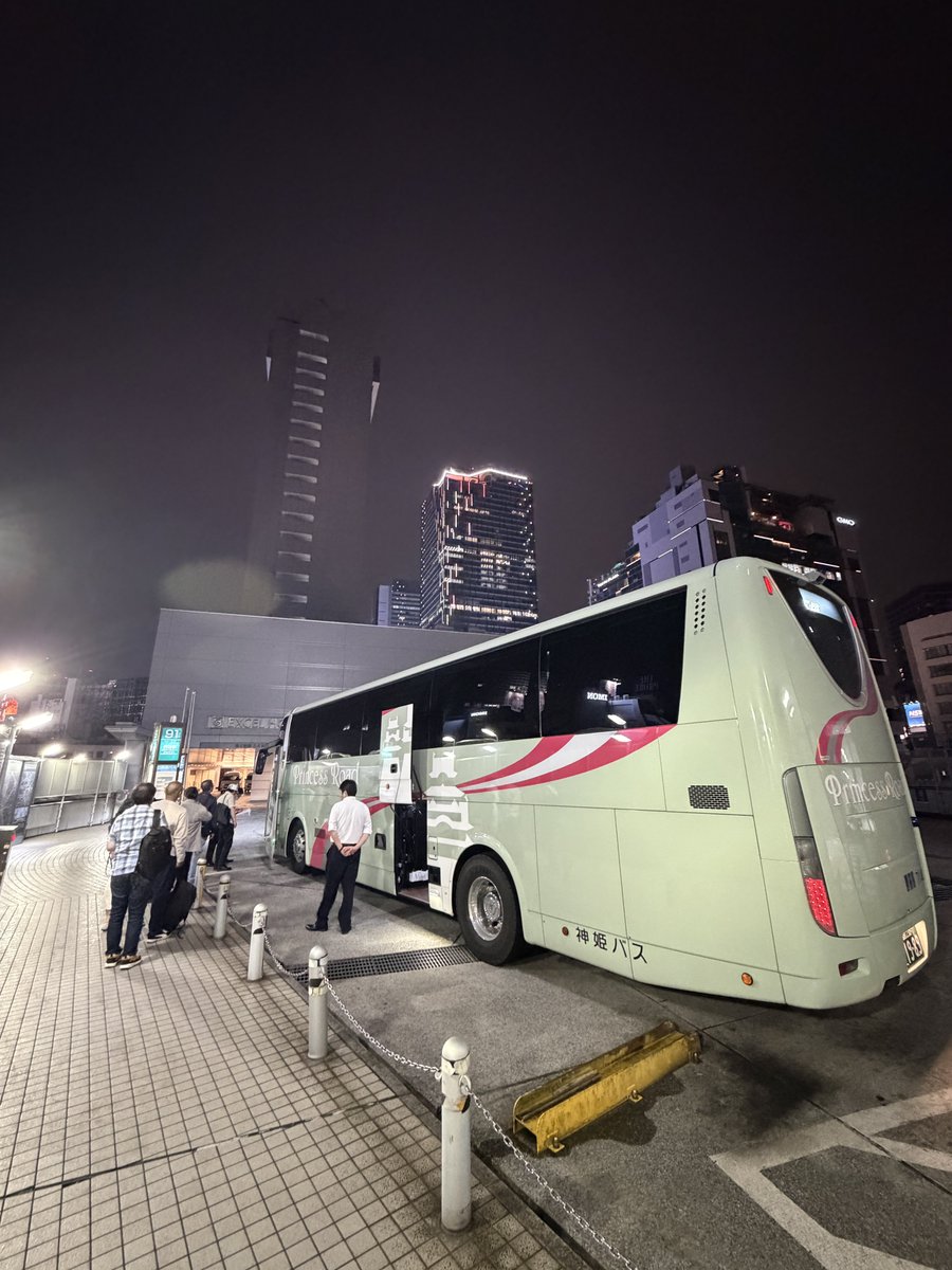 yuu_chap's tweet photo. エアラ、さとモン、オケトーと2日間楽しかった
帰ります🚌 https://t.co/pCqHsyodnG