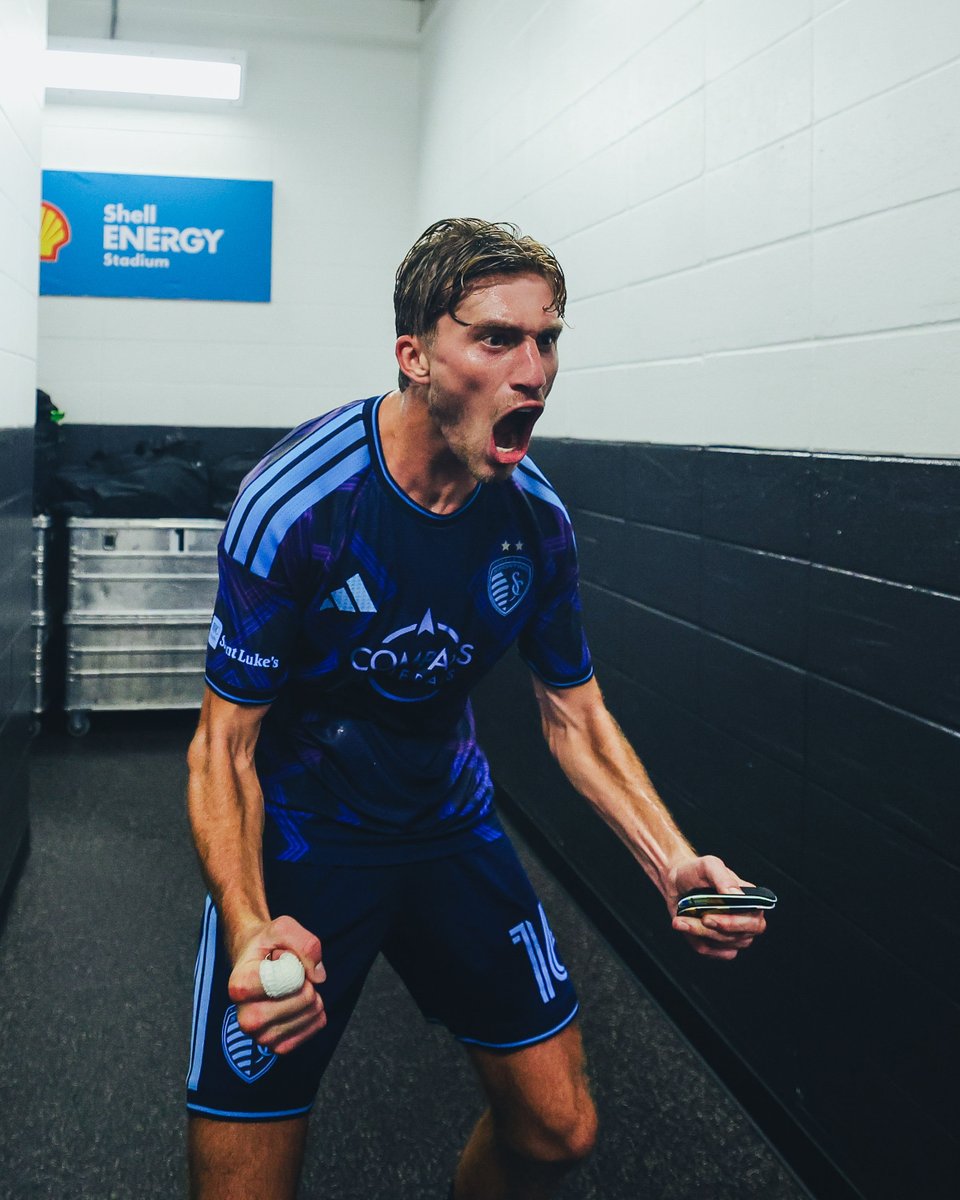 SportingKC's tweet photo. Waking up with the dub 🗣️ https://t.co/8bq2Ahl3Dl