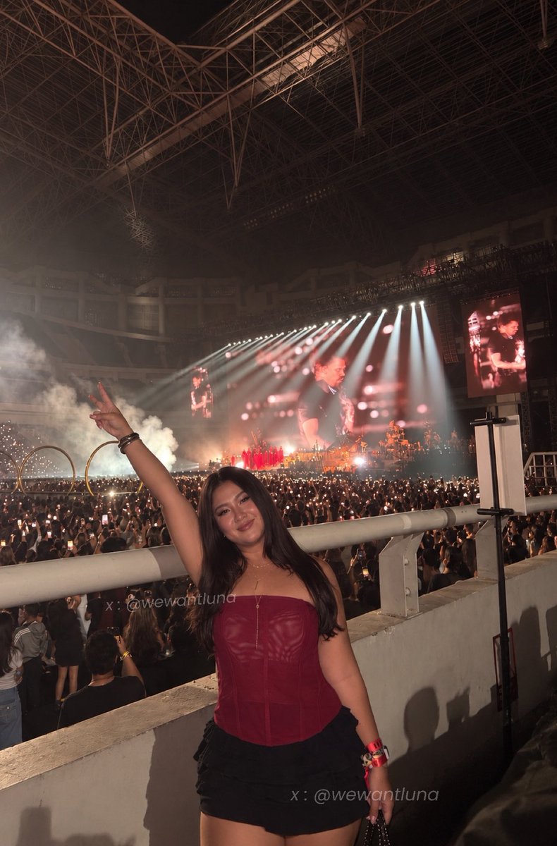 wewantluna's tweet photo. Front row VIP at The Weeknd concert funded by one of My good boys 💕

#theweeknd simpfunded findom paypig humanATM feet footfetish bm asiafindom https://t.co/Rq8Nbmjefp