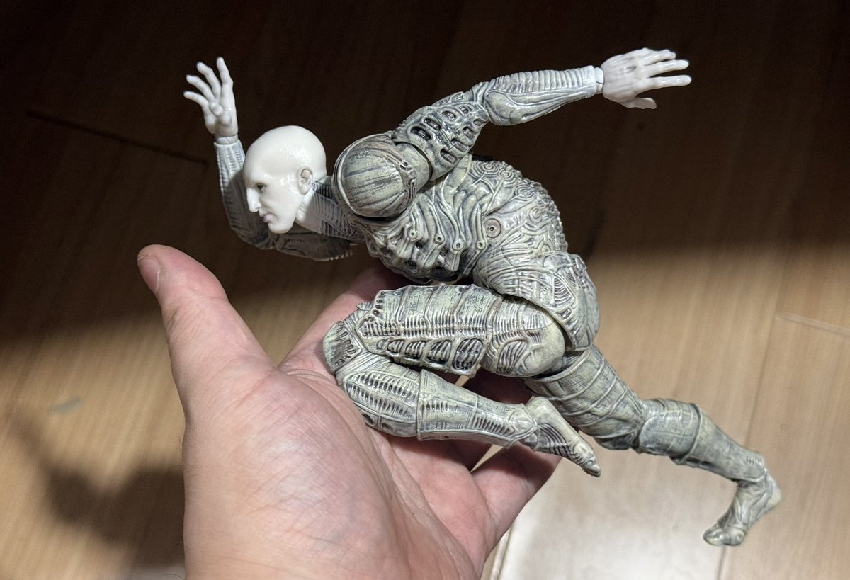 Spicy_Psy_Duck's tweet photo. They made a 22cm Engineer that poses better than 95% of the Spiderman figures, I find it extremely funny https://t.co/l7W2AiZ3Qr