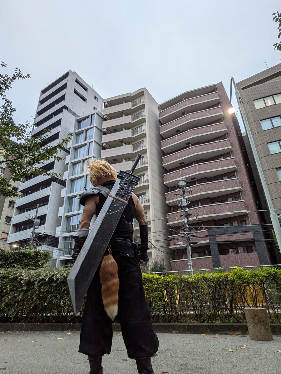 metalshadow95's tweet photo. 剣は背中に背負うものでござる😎⚔️

#クラウド
#コスプレイヤーさんと繋がりたい https://t.co/l87NluEJUs