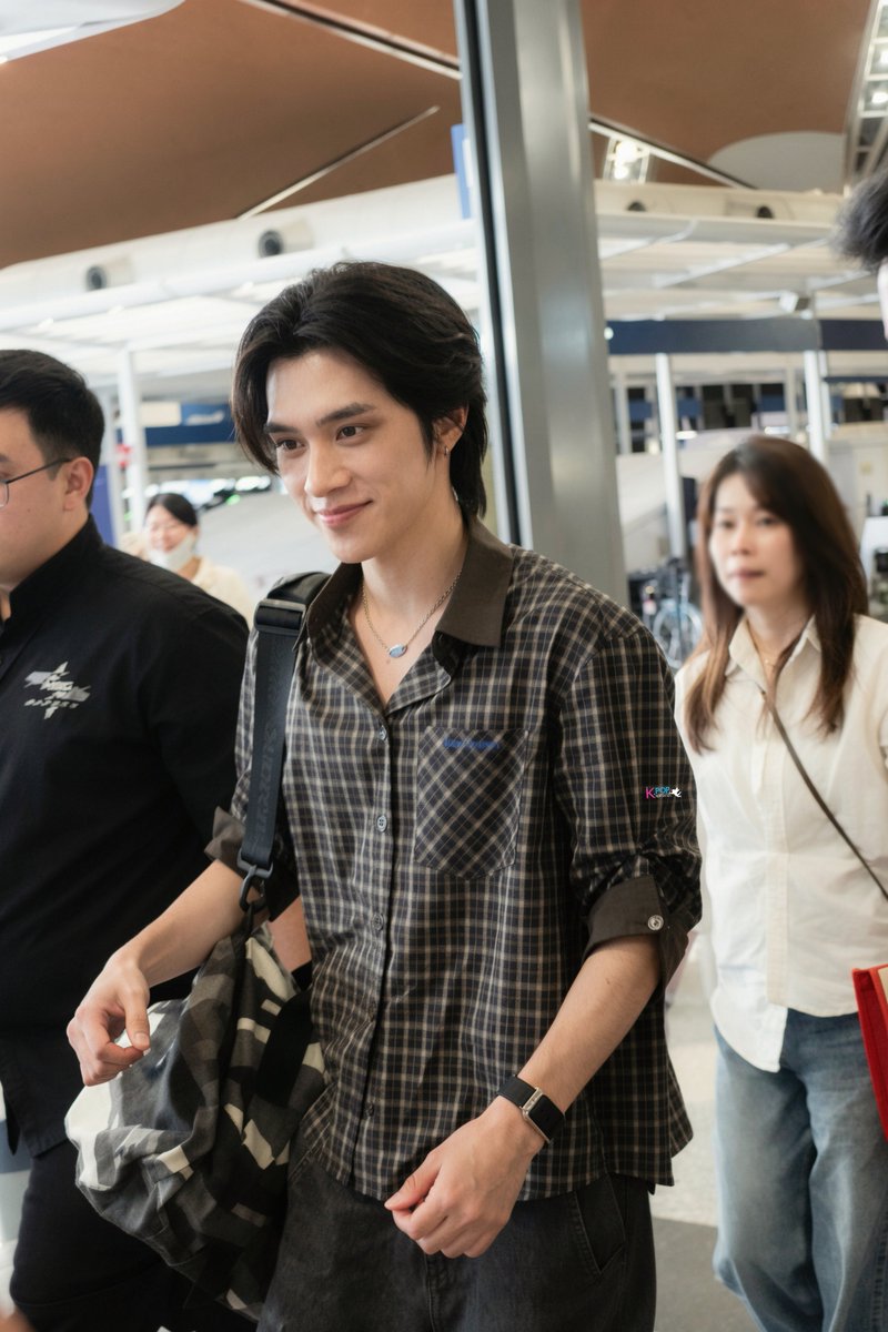MyKpopHuntress's tweet photo. 260927 HENDERY @ KLIA Malaysia 🇲🇾 🛫

#HENDERY #WayV #威神V #HENDERYinMY #HENDERYinKL https://t.co/NMp0jxS30G