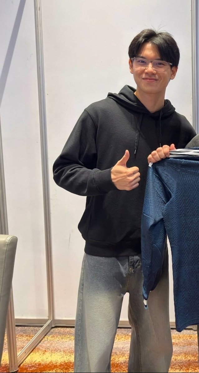 gcfyinwar's tweet photo. Ang pogi talaga, hays. https://t.co/STuOmTaxaG