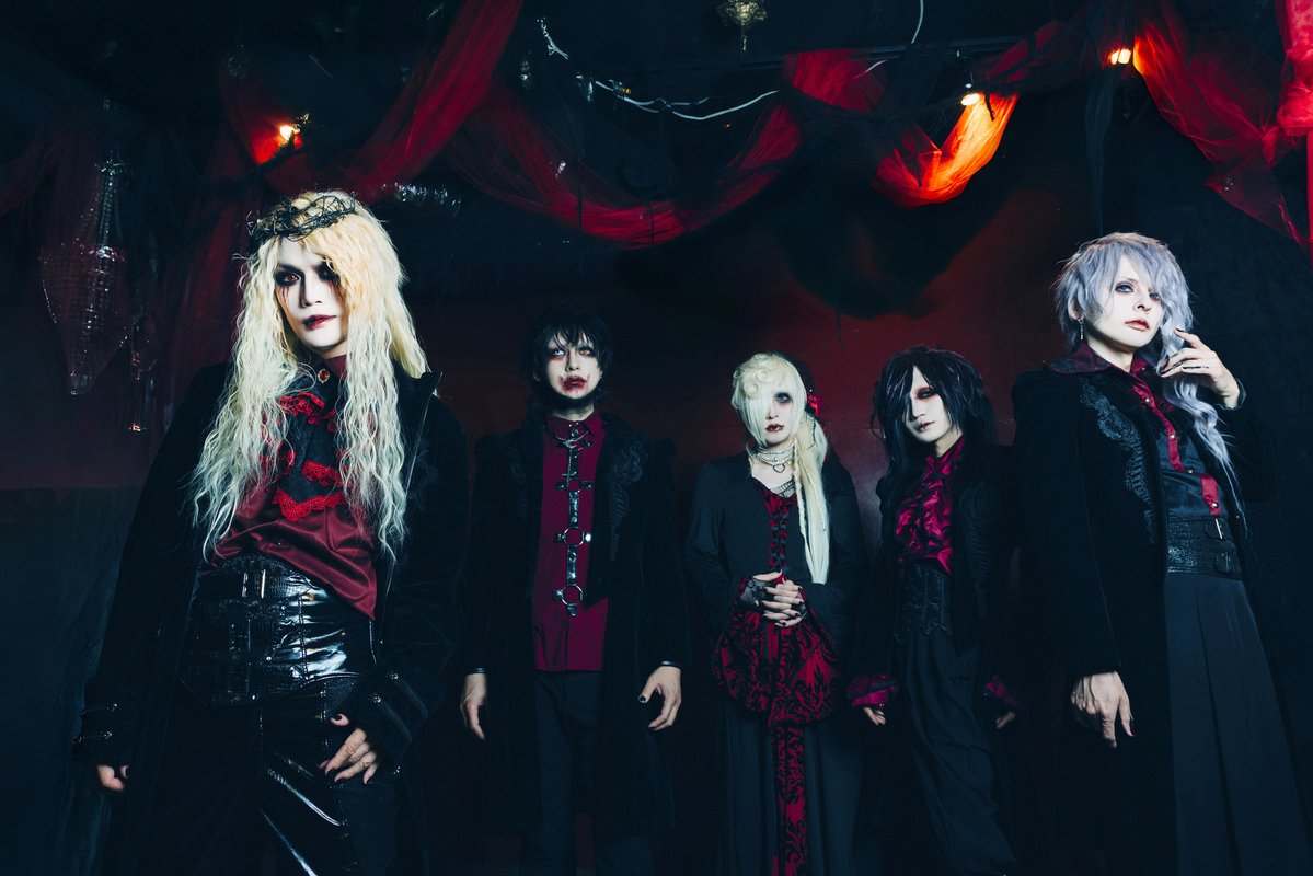 ZekeD_Official's tweet photo. 【New Limited Visual [Carmilla]】

Zeke Deux

@ZekeDeux_Kakeru

@ZekeDeux_Haruka

@ZekeDeux_Nazuki

@ZekeDeux_Miria

@ZekeDeux_Tossy https://t.co/iM42wr6hnm