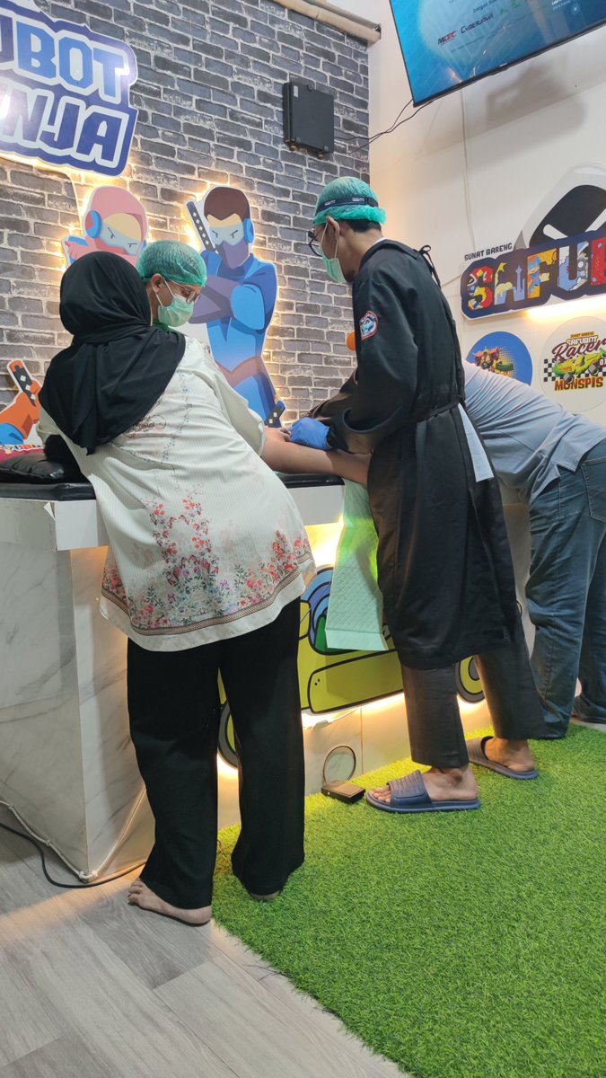 Ariyantic's tweet photo. Alhamdulillaah, kesayangannya yie sama nana sudah di khitan.
Barakallah, anak pintar. Cepat pulih yaaa. Jadi anak sholeh, sehat, cerdas, dan membanggakan orangtua 🤍✨ https://t.co/GVfuoHK2yd