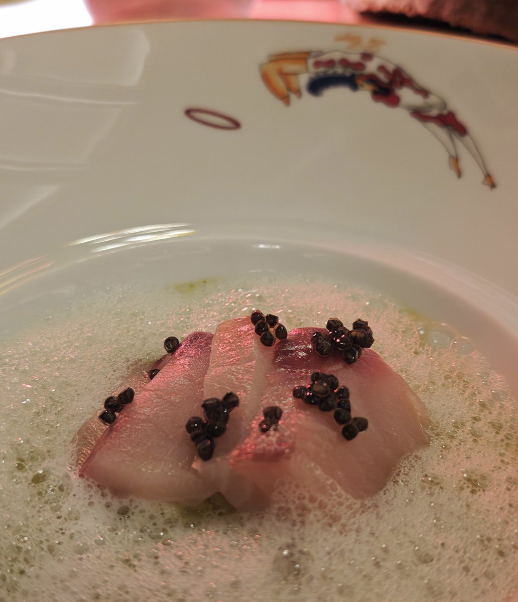 SusannaDiCosimo's tweet photo. Chef Fulvio Ventura from the Mandarin Oriental, Tokyo, was in Delhi for his special pop-up at The Leela Palace bringing together the beautiful world of Italian–Japanese fusion cuisine at Le Cirque.Thank you for choosing Pizzeria da Susy
for your Delhi pizza experience #dasusy https://t.co/F0FyI2yo7G