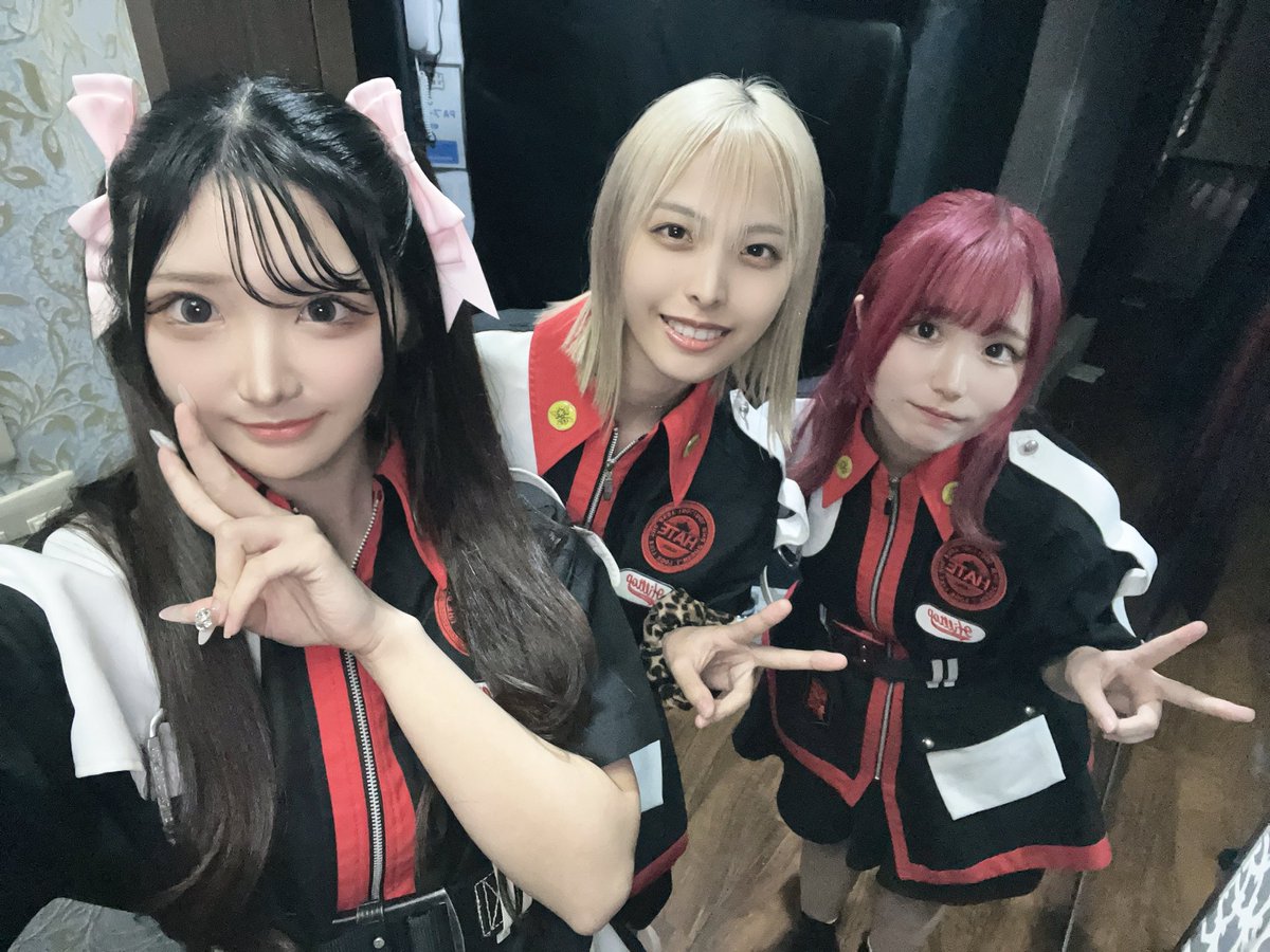 hateandtears1's tweet photo. 2026.9.27
9月ラストの2ライブにお越しいただき、ありがとうございました✨
会いに来てくださった皆さま、一緒に熱い時間をつくってくださった皆さまに感謝です❤️🔥
9月もたくさんの応援をありがとうございました!
10月もHATE and TEARSと、大事な時間をつくっていきましょう🖤
#HATEandTEARS #IBU https://t.co/CItVrZu3xU