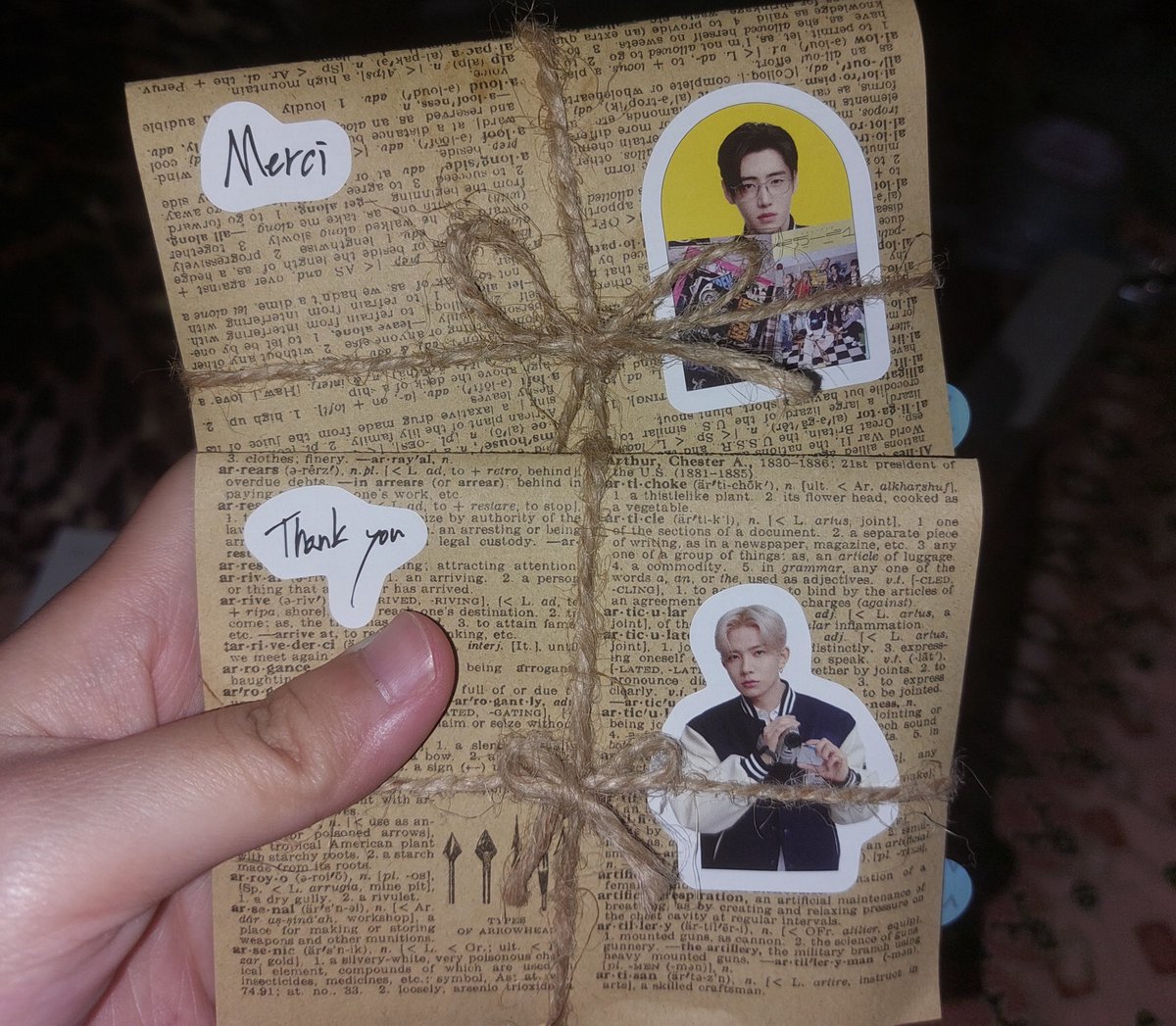 jyhuntv's tweet photo. Punya gguggu book nganggur, jdi ku buat pemanis packing pc wkwkwk.
Sticker member untuk pertanda pc siapa yg ada didalamnya. https://t.co/smyjhTydQL