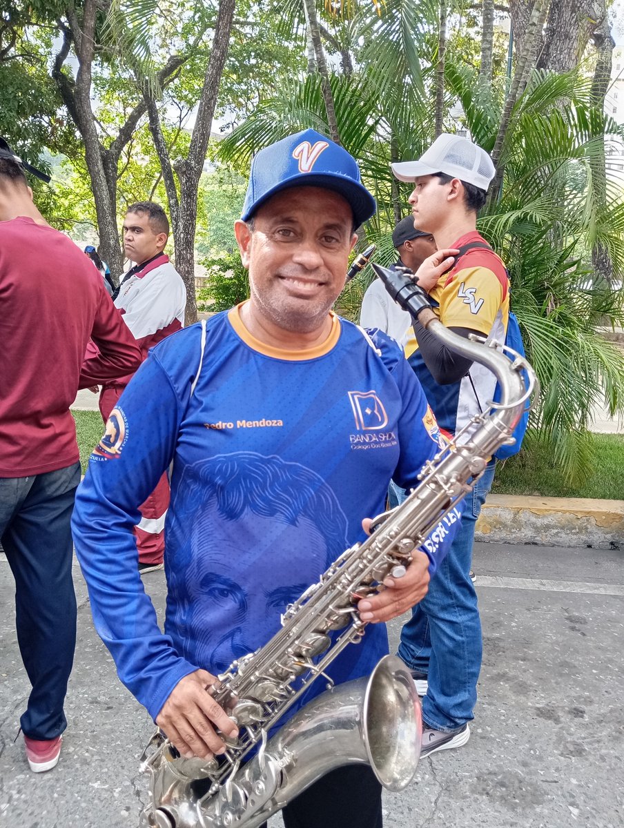 bscdonbosco's tweet photo. Con compañeros de Carabobo, en el ensayo, Récord Guinness, Caracas, Venezuela https://t.co/I0rLiBD5su
