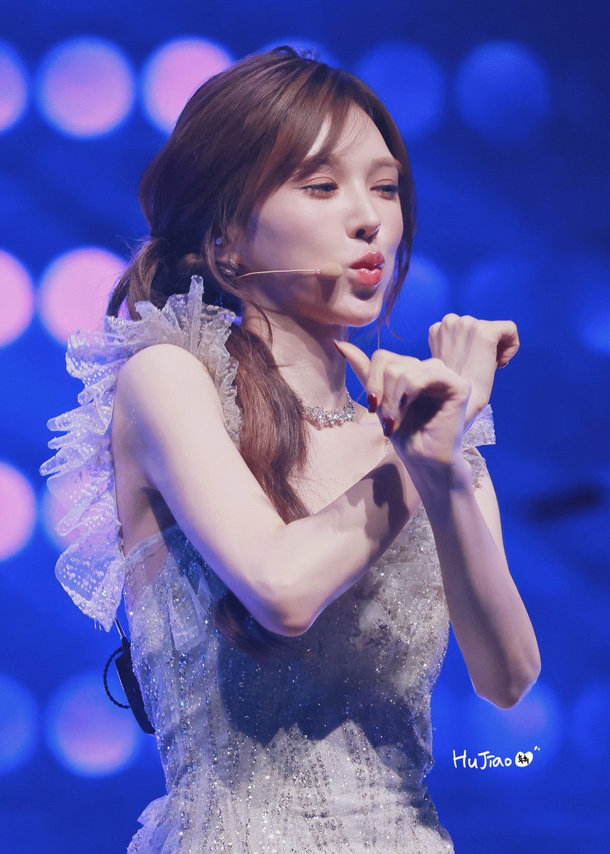 HuJiao_1009's tweet photo. 260927 Disney 末場 #Wendy #웬디

孫承完你真的好可愛！！ 
손승완 넘 귀여워요!!!!! https://t.co/32CK4x9AiL