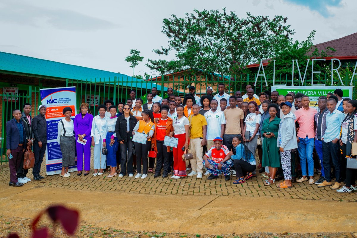 Clinicshangi's tweet photo. Uyu munsi, abanyamwuga bakorera muri Nyamasheke Veterinarians Company Ltd bakoze inama igamije gusobanura AMIS, kurebera hamwe ibikorwa biteganyijwe no kwitegura uburyo bizashyirwa mu bikorwa, ndetse no gusuzuma uko imihigo y’igihembwe cya mbere yashyizwe mu bikorwa.@Nyamasheke https://t.co/F6HksSGZ5j