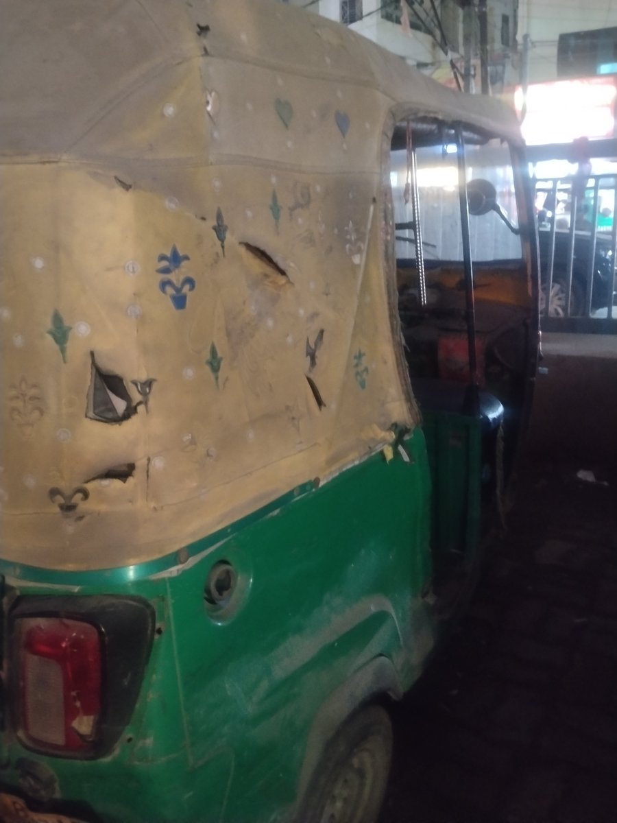 Wallahhabebe's tweet photo. This auto is being sold for Rs 120000, what do you say, should I buy it?

Unemployment has increased a lot, at least I will drive an auto. https://t.co/G4DeYjQ9w5