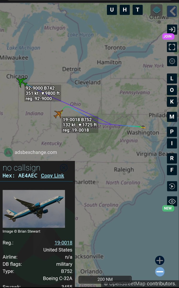 Borrowed7Time's tweet photo. USAF VIP movement as POTUS flies to Chicago to attend the Presidents Cup:

VC-25A 92-9000 #ADFDF9 as AF1 

C-32A 19-0018 #AE4AEC as SAM47 (backup staging at Wright-Patterson AFB)
@sipjack1776 @LadyAstroJet https://t.co/M7Xa7Pxmf5