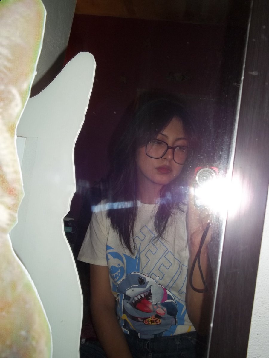 _GP19_'s tweet photo. Saquen un trabajo con todo pls (q bonita mi camisa de Jeff) https://t.co/5N5X1rpHNB