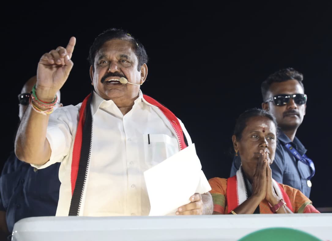 AIADMKOfficial's tweet photo. மாண்புமிகு கழகப் பொதுச் செயலாளர் புரட்சித் தமிழர் திரு. @EPSTamilNadu அவர்கள்,

தாராபுரம் சட்டமன்ற தொகுதி, மூலனூர் பகுதியில் கழக வெற்றி வேட்பாளர் திருமதி. K. பானுமதி அவர்களுக்கு “இரட்டை இலை” சின்னத்தில் வாக்கு சேகரித்தார்கள்.

#வெல்லட்டும்_இரட்டைஇலை 🌱
#AIADMK #Dharapuram #ByeElections