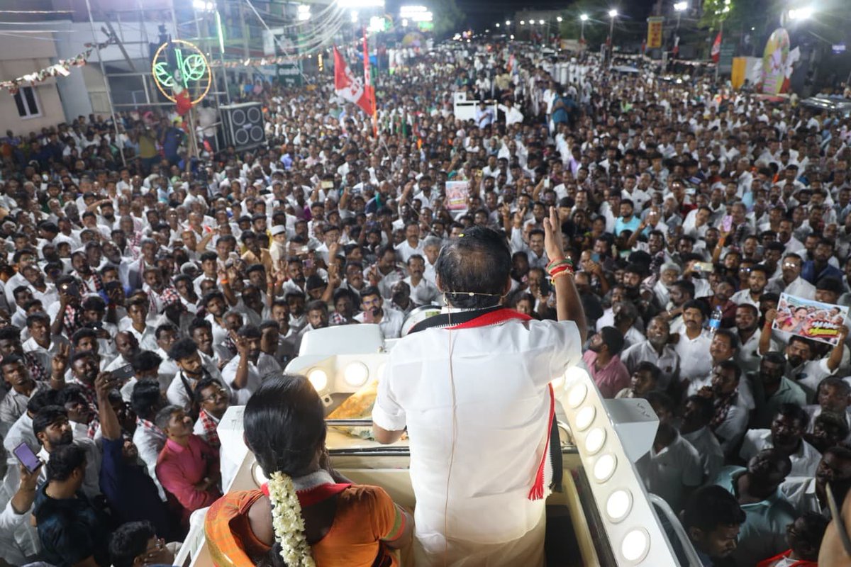 AIADMKOfficial's tweet photo. மாண்புமிகு கழகப் பொதுச் செயலாளர் புரட்சித் தமிழர் திரு. @EPSTamilNadu அவர்கள்,

தாராபுரம் சட்டமன்ற தொகுதி, மூலனூர் பகுதியில் கழக வெற்றி வேட்பாளர் திருமதி. K. பானுமதி அவர்களுக்கு “இரட்டை இலை” சின்னத்தில் வாக்கு சேகரித்தார்கள்.

#வெல்லட்டும்_இரட்டைஇலை 🌱
#AIADMK #Dharapuram #ByeElections