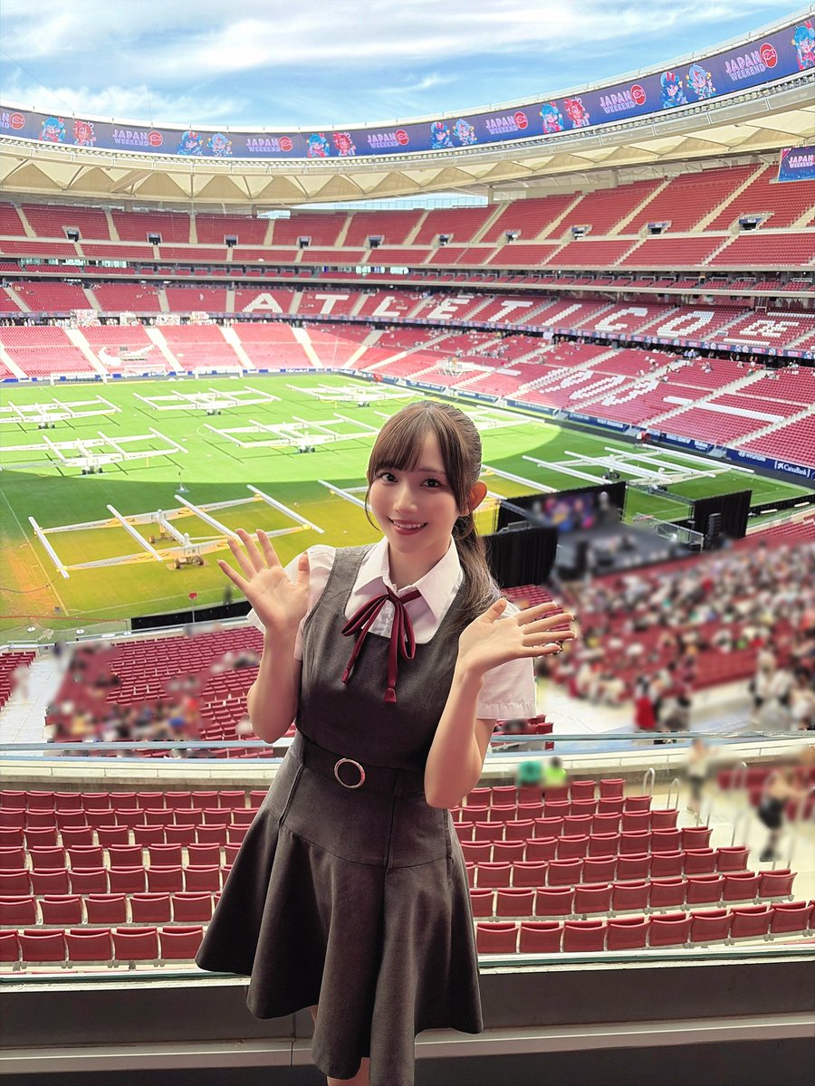 AoyamaNagisa's tweet photo. 『Japan Weekend Madrid』
in Riyadh Air METROPOLITANO
ありがとうございました💫 Gracias🫶

人生初のスペイン🇪🇸
トークやライブ、お渡し会もできて嬉しかったです…！！🥹

いつかLiella!全員でスペインに来られるように頑張ります！🔥
葉月恋役💙青山なぎさ
#JapanWeekendMadrid
#lovelive #Liella https://t.co/LqM3yLsGQA