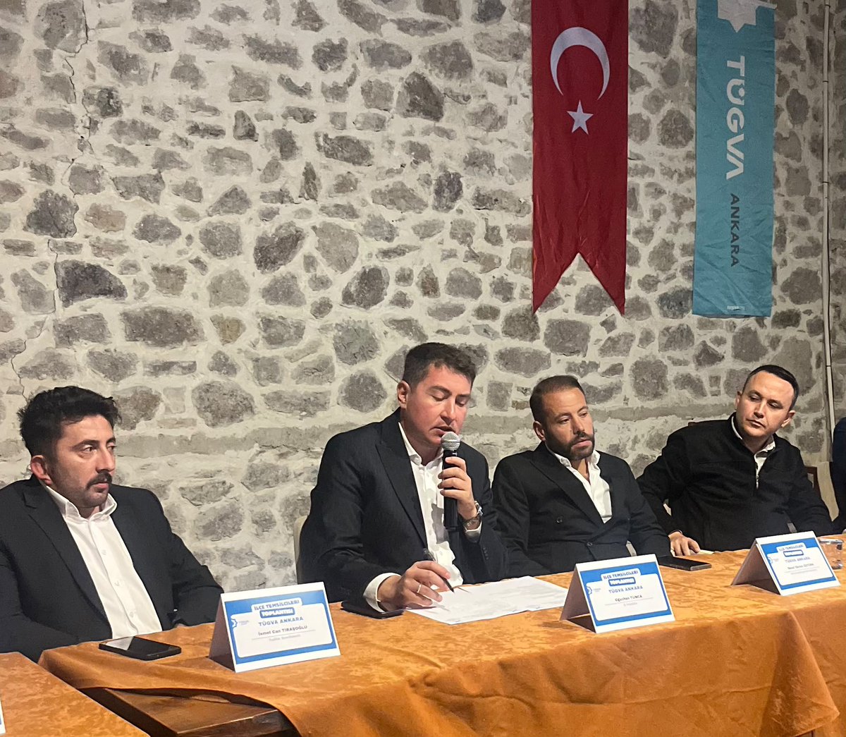 tugvaankara's tweet photo. AK Parti Ankara İl Teşkilat Başkanı Sn. @erhansarigol’ün katılımlarıyla, TÜGVA Ankara İlçe Başkanları Toplantımızı gerçekleştirdik.

Şehrimiz ve gençlerimiz için yürüttüğümüz çalışmaları değerlendirdiğimiz, istişare ve fikir alışverişinde bulunduğumuz verimli bir toplantı oldu. https://t.co/YOACK1FVoY