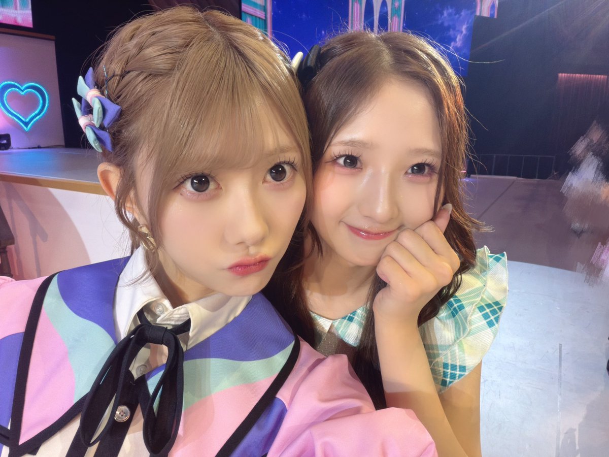 erii_20031027's tweet photo. #AKBサンコンコン 3公演目
推しが好きish コンサート

推し席、第8位
本当にありがとうございました！！！🐝

たくさんのペンライトやうちわ、
大きすぎるコール とても幸せな気持ちになったよ！！
このコンサートを通して、
いつも当たり前に大好きだし大切だけど
もっともっとみんなのこと大切にしたいなって
幸せにしたいなって思ったし、
（会う度その気持ちが増す。増しすぎる）
AKBが大好きで、推しメン愛が強くてこんなに素敵なみんな（私のファンの方限らず）と一緒ならもっともっとAKB上を目指せるなって心強くなったよ！✊🏻

3公演一緒に駆け抜けてくれてありがとう！✨

みんなのこと運がないって言ってｺﾞﾒﾝﾈ！😉笑
推し席のクジで運使いすぎて最近は不運ばっかだったけど、いつもみんなからもらいすぎてる愛の恩返しが少しでもできたかなー？って思います！！
みんなが前で見れるって喜んでる姿が見れて
それだけで幸せだったよ！！☺️
みんなの為に運使い果たして全然おけ！
大歓迎😏👍🏻

これからもずっとついてきてくれたら
嬉しいです！！
そして、いつも私のわがままを叶えてくれたり
ずっと信じて応援してくれてありがとう！！
3公演みんなと大切な思い出が作れて
嬉しかった！！！
これからもずっと大好き！！！💛💙
