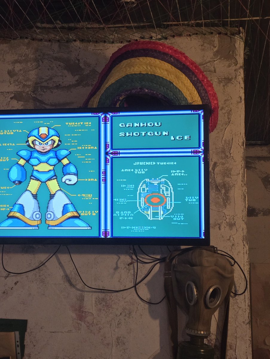 Kamige_studio's tweet photo. Went to Mexican cafe
Played bootleg MMX1 while waiting for the order
Is this true LatAm experience? https://t.co/7bOJ6x3wkE