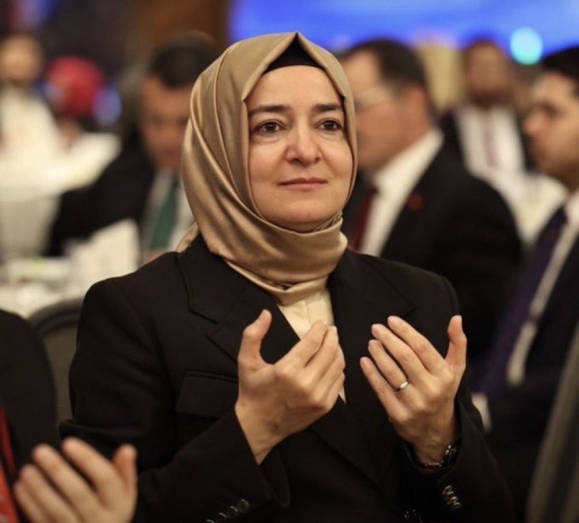 Demirtas_neferh's tweet photo. Fatma Betül Sayan Kaya DIŞARIDA!
Selahattin Demirtaş 10 yıldır İÇERİDE! 

Adaletiniz batsın! Bu mu adalet! https://t.co/RdGc86f5xB