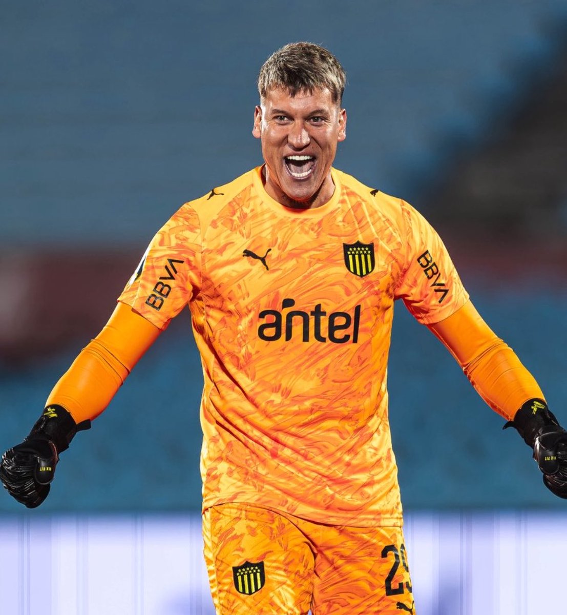 virutaveraa's tweet photo. Washington Aguerre hizo que Peñarol saque 6 puntos de 6 y no 1 de 6.

Tapada contra Cerro, última del partido, empatabas —> 1 punto

Tapada contra Boston River, partido 1-1, pasabas a perderlo —> 0 puntos 

Tapadas que pueden valer un campeonato. https://t.co/AikxYmW7nZ