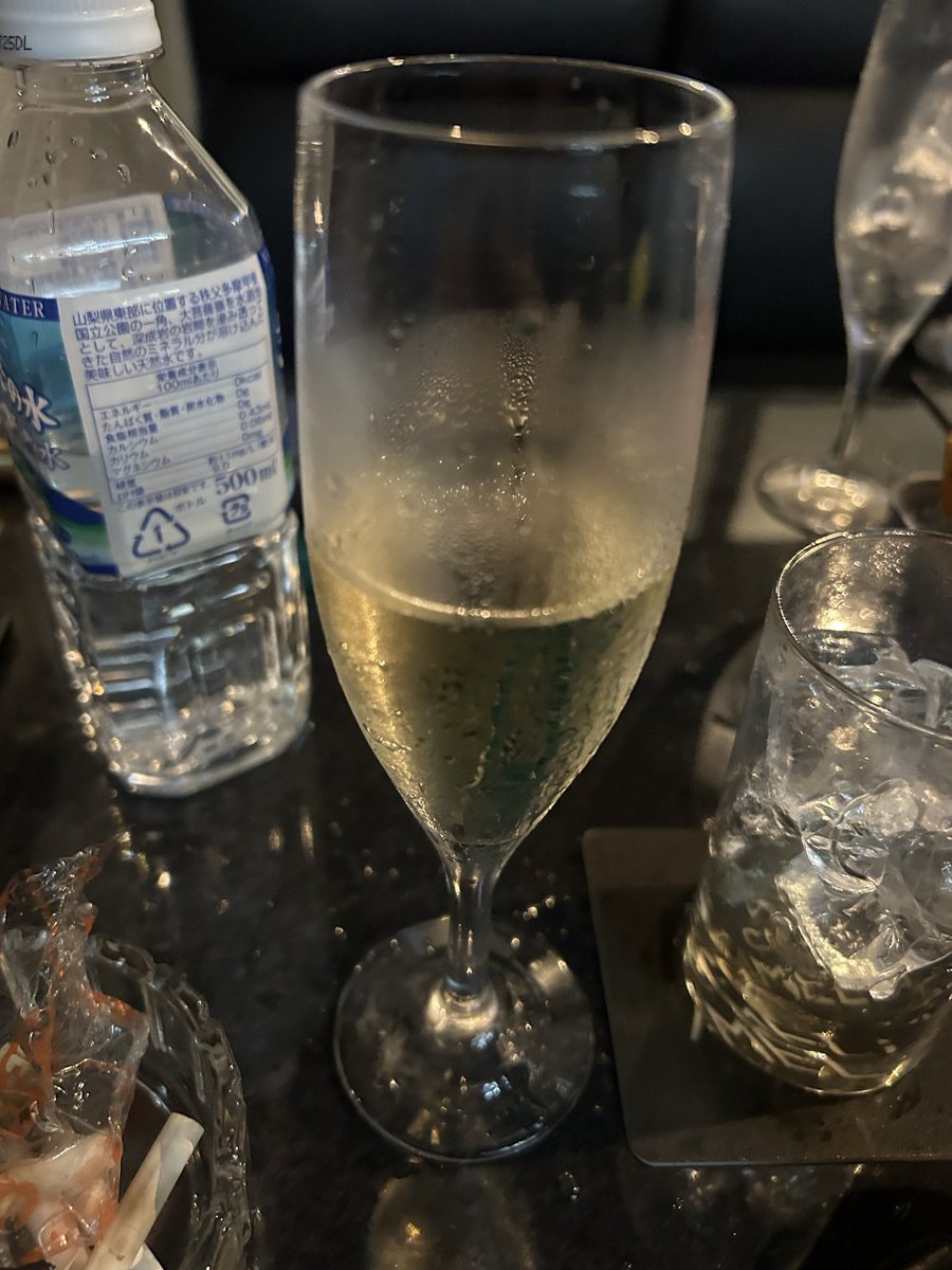 pejirushi's tweet photo. お酒を飲んでいる https://t.co/Qn2CoTbzLO