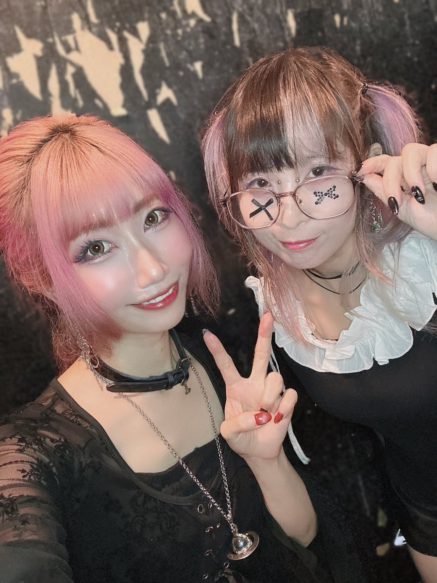 halalia_02's tweet photo. 9/27 #あおのりんね　@ BarGuildsix
　
ありがとうございました！
久しぶりに出演させてもらいました😁今日はメタル女子なセトリでした❣️
9月はこれでライブ納めなのでみるさんご飯とここちゃんケーキ沢山たべて大満足な一日でした❤️
次回ライブは10/18みるさん生誕！待ってるよー✨ https://t.co/S002mtpCaB