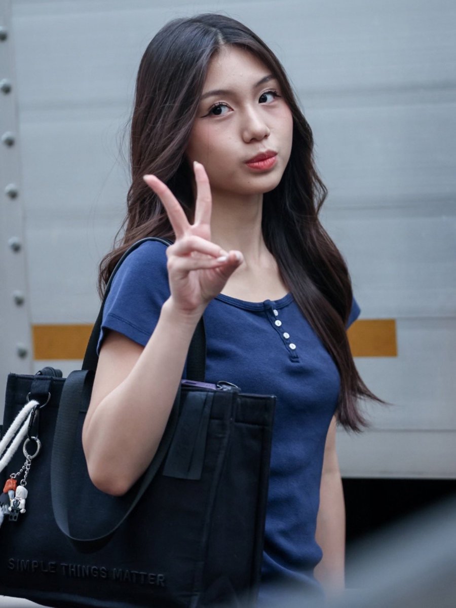 Oldschools_'s tweet photo. Tas yg dipakai Michie (@Michie_JKT48) di Festival Olahraga Vidio: Ground Studio - Black on Black β’ Medium Catto Totebag π€β¨
Medium tote bag dari Black on Black warna ground yang simpel dan netral. Desainnya chic, kokoh,βberkapasitas ππ€
πΈ: chocopurple
#Os48 #MichieJKT48 https://t.co/ewBqXgQpPU