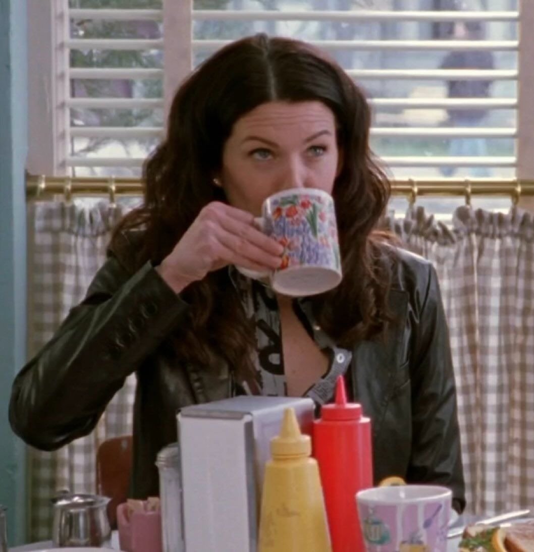 cinevow's tweet photo. Lorelai Gilmore drinking coffee https://t.co/tAU8eYexLb