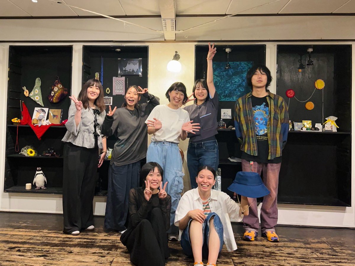 Mo2koam's tweet photo. まど劇　一人芝居企画〈部屋〉
終演しました。

『ユニコーン先輩』
60分弱の一人芝居がしんどくならなかったのは、楽しそうに観てくださるお客様や支えてくださったまど劇の皆様のおかげです。
本当にありがとうございました。
これから少しずつ泣いて笑っていきます。
コバさん、元気でね。

#まど劇 https://t.co/mWdQQniucR