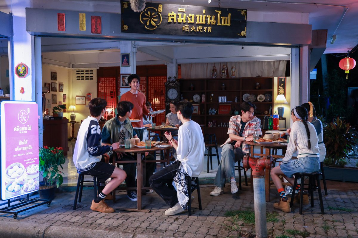 MatchPointGMMTV's tweet photo. เรียนจบแล้วก็มาฉลองกันหน่อยดีกว่า!🎉🍴🍕

#MatchPointSeriesFinalEP
@wwwteshow06 @PKrittanun @ssingss @javabh28 @francnrp @maiijyts @michirujjangx https://t.co/188OsZDCrs