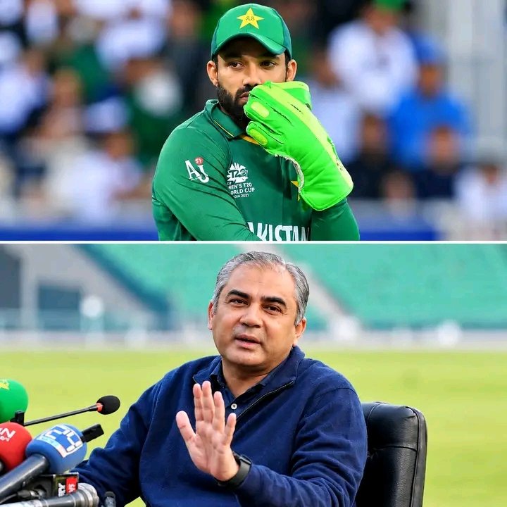 Usman_56Offical's tweet photo. پی سی بی نے اپنے ہی ہیرو محمد رضوان پر پابندیوں کی ایسی جھڑی لگا دی ہے جو کسی کھلے ظلم سے کم نہیں۔ بغیر کسی ٹھوس ثبوت کے انہیں بین الاقوامی، ڈومیسٹک اور لیگ کرکٹ سے مکمل طور پر باہر کر دیا گیا ہے۔ وہ ملک سے باہر سفر نہیں کر سکتے، یہاں تک کہ عمرے کی سعادت، این سی اے میں پریکٹس اور میڈیا سے بات کرنے پر بھی پابندی عائد ہے۔ حالات اس قدر تنگ کر دیے گئے ہیں کہ 9 بڑی کمپنیوں نے بھی ان سے اپنے معاہدے ختم کر لیے ہیں۔ آخر ان کا جرم کیا ہے؟ صرف یہ کہ وہ پرچی سلیکشن اور جوئے کی کمپنیوں کی سپانسرشپ جیسے غلط کاموں پر ڈٹ کر سوال اٹھاتے ہیں۔ 
وہ چاپلوسی کے بجائے سچی اور کھری بات منہ پر کرنے کے عادی ہیں۔ 

ان کا سب سے بڑا "قصور" شاید یہ ہے کہ وہ کرکٹ کے ساتھ ساتھ ساتھی کھلاڑیوں کو دین کی دعوت دیتے ہیں، نماز کی تلقین کرتے ہیں اور انہیں کسی بھی غلط کام کا حصہ بننے سے روکتے ہیں۔ لیکن یاد رکھیں، جب کسی سچے اور عاجز انسان پر بغیر جرم کے اتنی سختیاں کی جائیں تو آسمان والا کبھی خاموش نہیں رہتا۔ ان شاء اللہ سازشوں کے یہ جال بہت جلد بے نقاب ہوں گے اور اللہ تعالیٰ رضوان کو اس کڑے امتحان میں ضرور سرخرو کرے گا۔