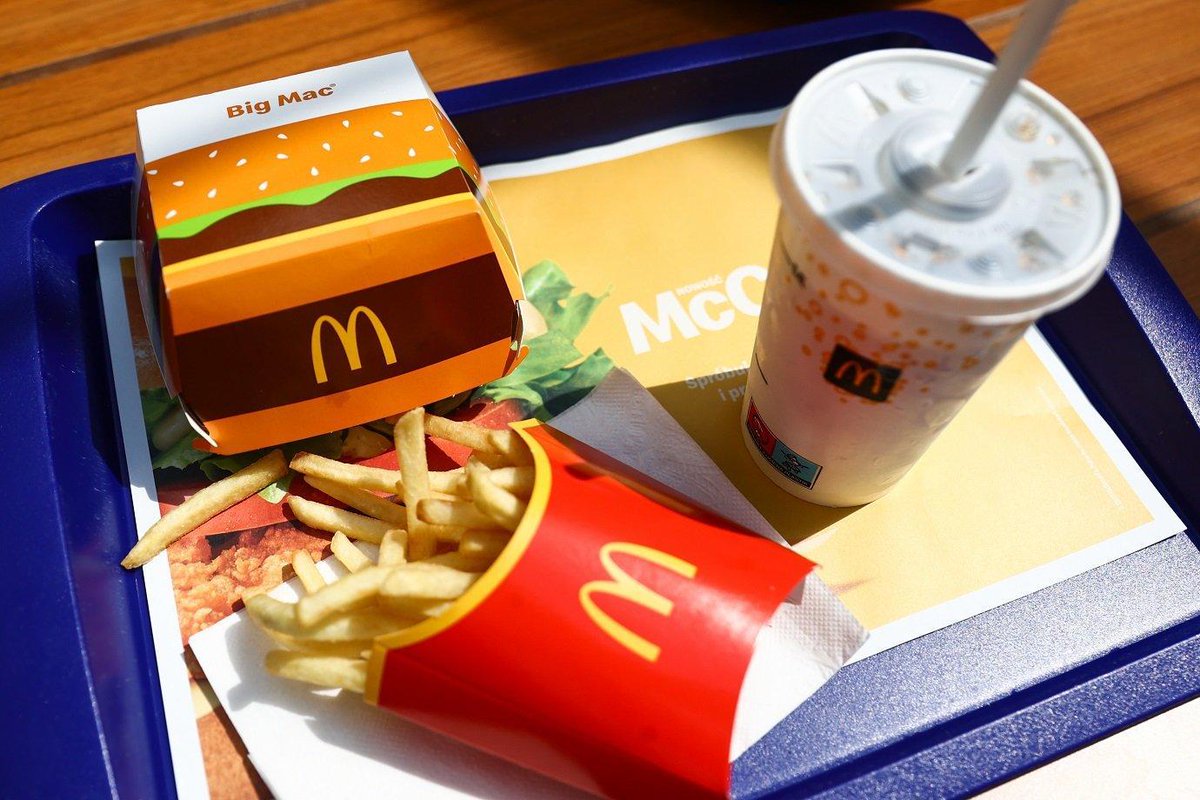 exame's tweet photo. Com Big Mac mais caro e cliente sumindo, McDonald's caminha para pior ano desde 2002 https://t.co/tR9HwYmHSt https://t.co/GV7NejSjkQ