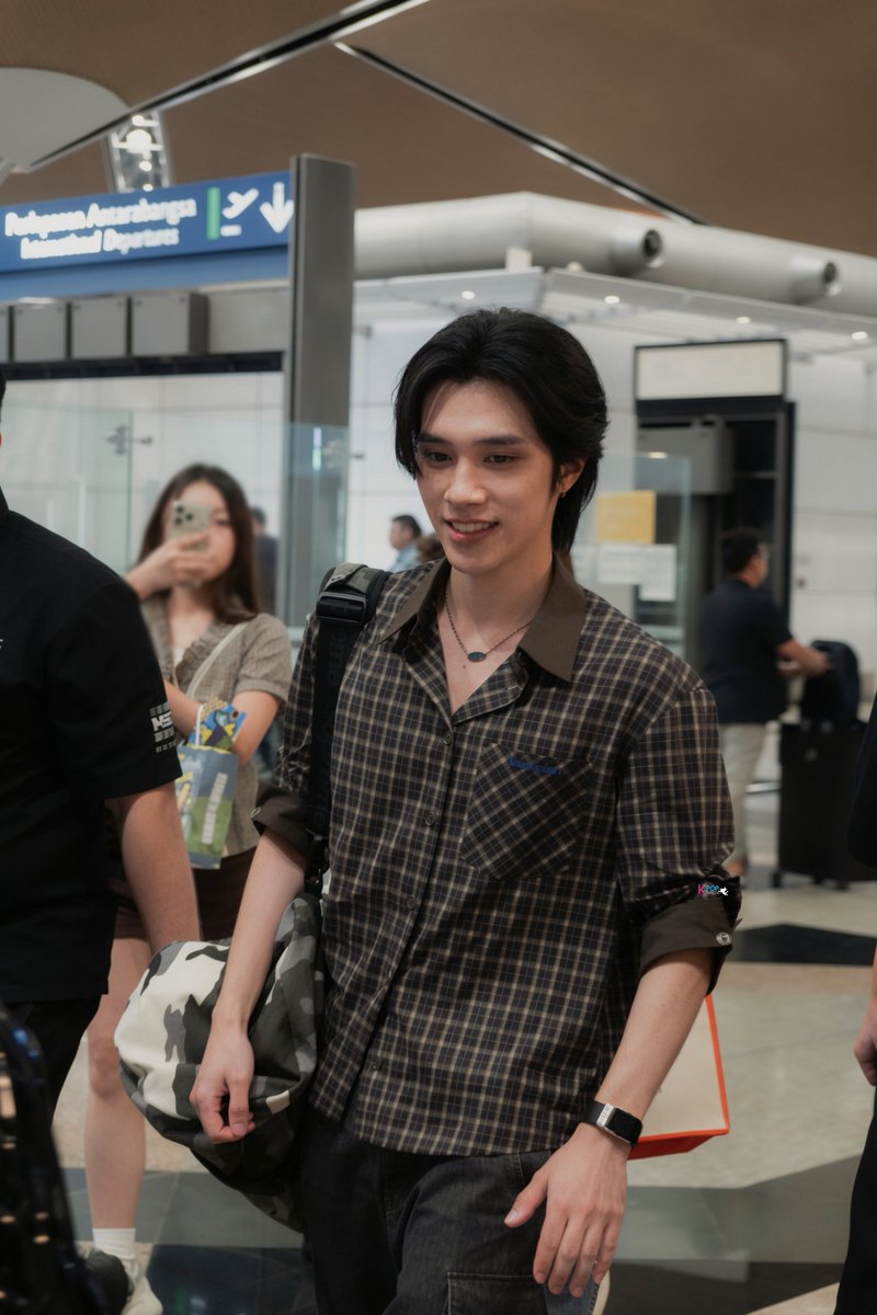 MyKpopHuntress's tweet photo. 260927 HENDERY @ KLIA Malaysia 🇲🇾 🛫

#HENDERY #WayV #威神V #HENDERYinMY #HENDERYinKL https://t.co/NMp0jxS30G