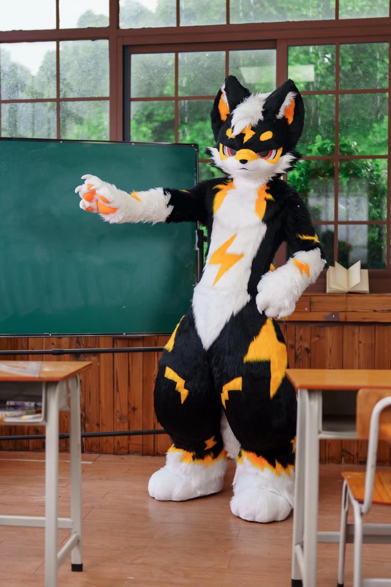 ALKAID_FUR's tweet photo. 【✨ALKAID·全装展示·MAX】

今天上的课没有听懂的话…，那就放学留下来私下辅导吧～

委托：@Leiyataotao
📷：朔光

#fursuit #furry #爻光星Alkaid https://t.co/NNYTgETgUt