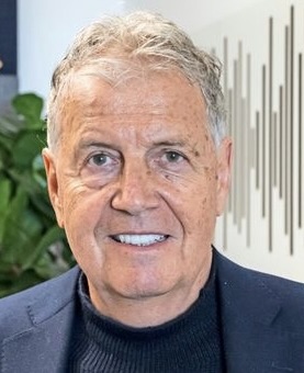 Erzbischof2023's tweet photo. "Gerhard Zeiler ist eine große, seltene Chance - nicht nur für die SPÖ", so SPÖ-Grande Franz Voves über den internationalen Medienmanager. Voves war knapp zehn Jahre SPÖ-Landeshauptmann der Steiermark. Auch Burgenlands Ex-SPÖ-Landeshauptmann Hans Niessl zeigt sich im oe24.TV-Interview über Zeilers Kandidatur nicht abgeneigt."

Bei aller Liebe, aber Gerhard Zeiler erinnert mich an Luis Trenker im fortgeschritten Alter. Und dann Voves, Niessl, vielleicht meldet sich auch noch Vranitzky. Ein alter Mann propagiert von alten Männern. Was ist das für eine Partei, die ihren Vorsitzenden aus der Mottenkiste holen muss? Eine deutlichere Absage an Jugend und Zukunft kann es ja nicht mehr geben. Die SPÖ ist total LOST.