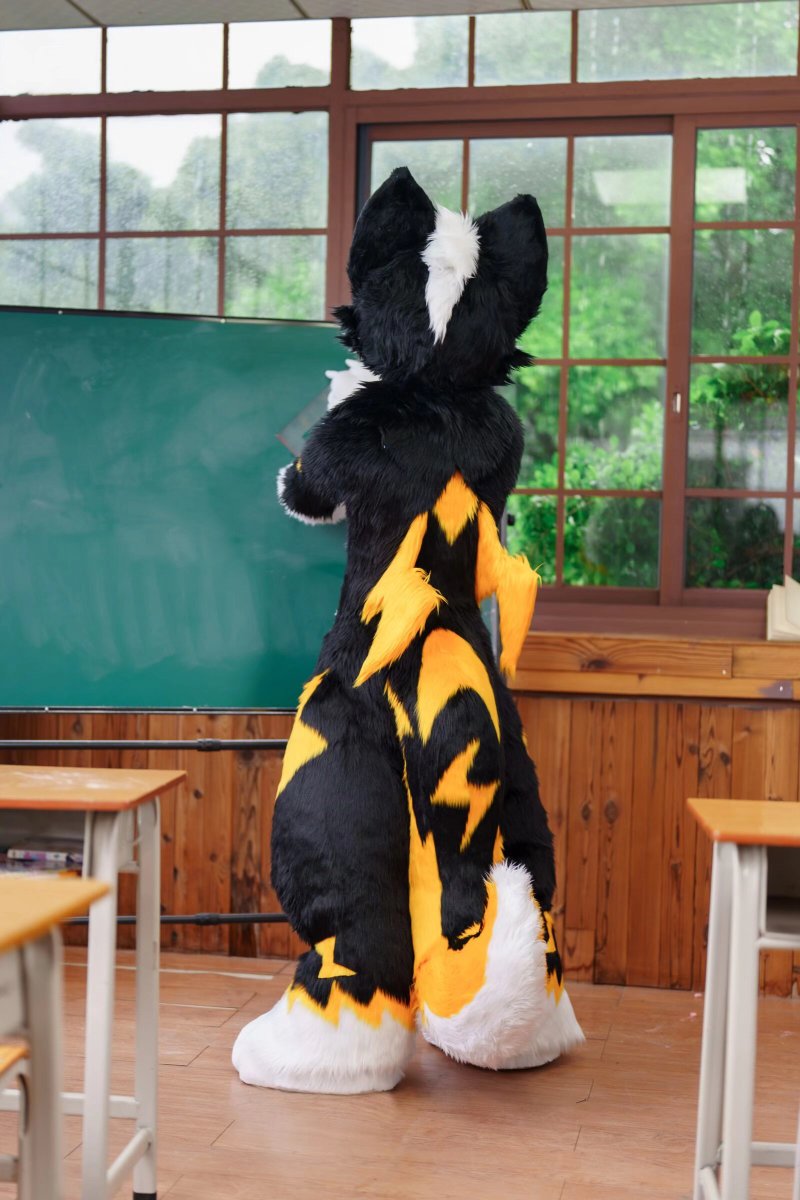 ALKAID_FUR's tweet photo. 【✨ALKAID·全装展示·MAX】

今天上的课没有听懂的话…，那就放学留下来私下辅导吧～

委托：@Leiyataotao
📷：朔光

#fursuit #furry #爻光星Alkaid https://t.co/NNYTgETgUt