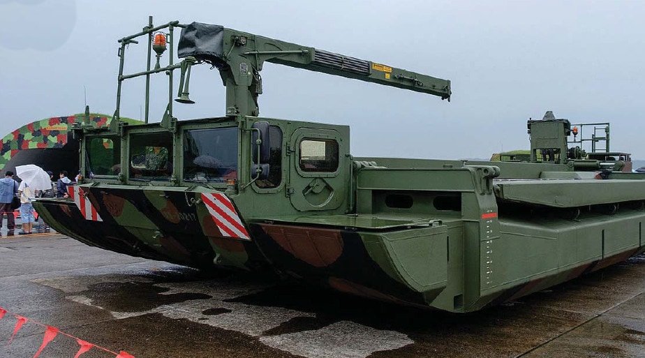 gby7i's tweet photo. @TeaTramRussia Aircraft jet asphalt bridge over the ocean is ready to be used as a footwear for a 60 km long amphibious long-range aircraft https://t.co/G8CxI2BDQk