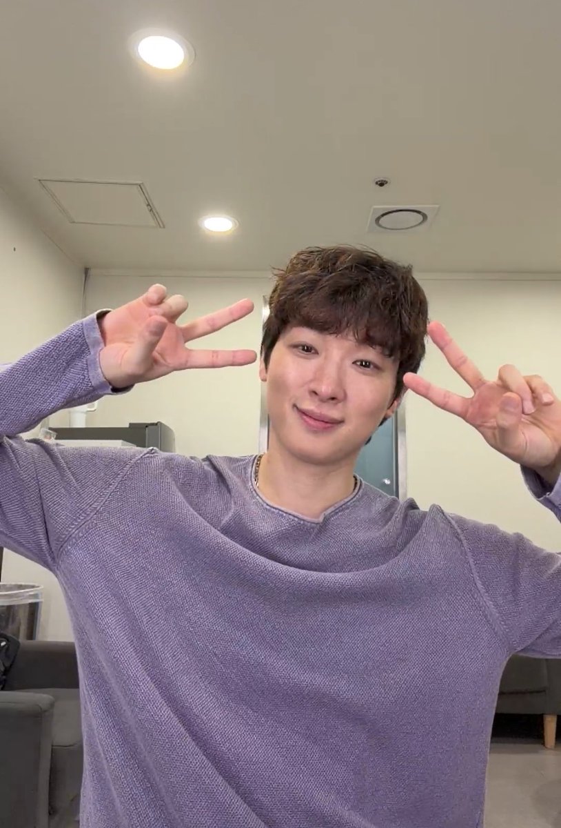 emnisevilhk's tweet photo. 존내이쁨 
에휴
이쁘니야 에휴 ...뭐 어떡해 아무것도 안하고 계속 이러고만 있어야지 아무데도 안 가고 이러고만 있어야지 너가 새로운 놀이터 줄때까지 https://t.co/8HdbvBFqX2