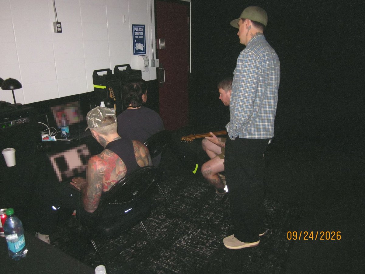bmthofficial's tweet photo. https://t.co/P2ovTqwct1