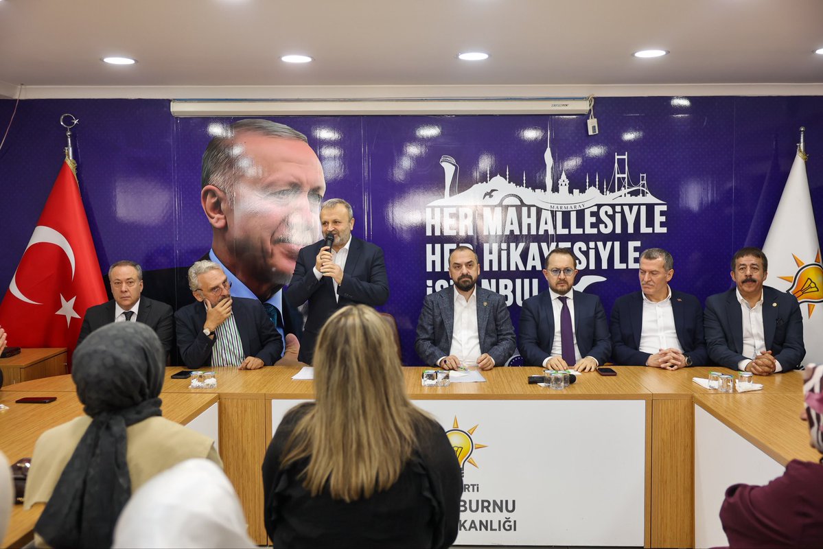 MustafaY_K's tweet photo. Milletimizle iç içe, gönül gönüle! 🇹🇷

Türkiye Yüzyılı vizyonumuz doğrultusunda sahadaki tempomuzu artırıyoruz. MYK Tanıtım ve Medya Başkanımız Sayın Faruk Acar, Erzurum Milletvekilimiz Abdurrahim Fırat, Mardin Milletvekilimiz Faruk Kılıç, Sakarya Milletvekilimiz Murat Kaya ve 27. Dönem Milletvekilimiz Ahmet Hamdi Çamlı’nın katılımlarıyla ilçe teşkilatımız olarak sahaya indik.

Zeytinburnulu hemşehrilerimizin güler yüzü ve samimi sohbetleriyle güç bulduk. Sahada basmadık yer, girmedik gönül bırakmayacağız!
