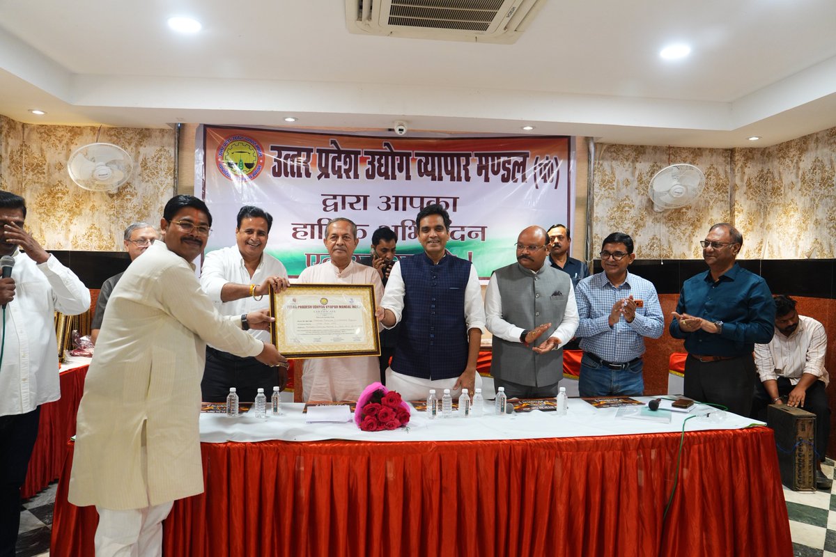 PankajSinghBJP's tweet photo. आज नोएडा सेक्टर-33 स्थित महाराजा अग्रसेन भवन में उत्तर प्रदेश उद्योग व्यापार मंडल द्वारा आयोजित बैठक में सम्मिलित हुआ।

इस दौरान भाजपा पश्चिम उत्तर प्रदेश के क्षेत्रीय अध्यक्ष श्री नबाब सिंह नागर जी की गरिमामयी उपस्थिति में स्थानीय उद्यमियों और व्यापारियों की समस्याओं, उनकी अपेक्षाओं व औद्योगिक विकास से जुड़े विभिन्न विषयों पर विस्तृत चर्चा हुई।
